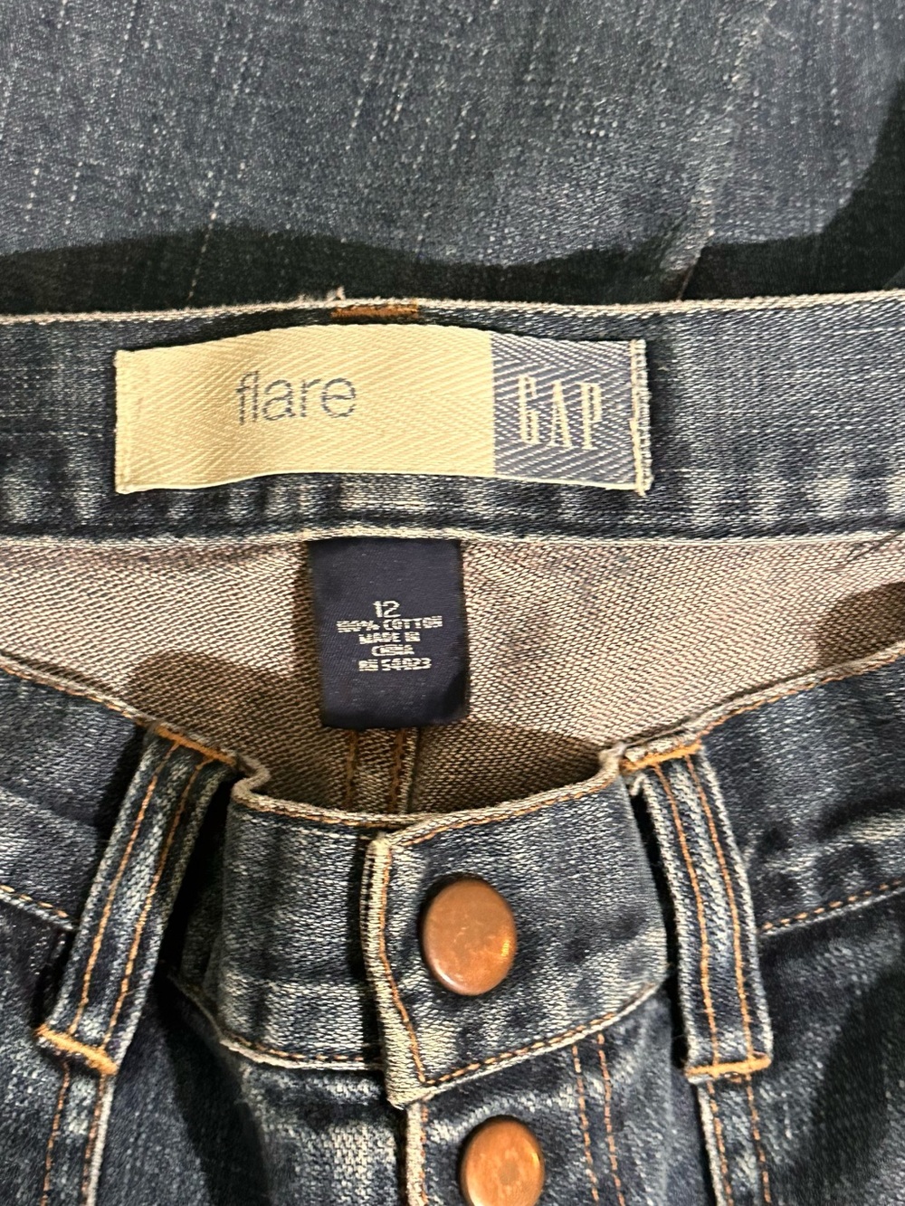 GAP Women’s Size 12 Indigo Relaxed Flare Jeans with Button-Fly - Picture 5 of 7